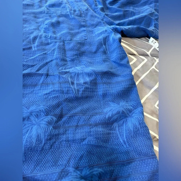 Tommy Bahama Blue Hawaiian Floral Leaf Print Button Up Shirt Size Large - Picture 4 of 14